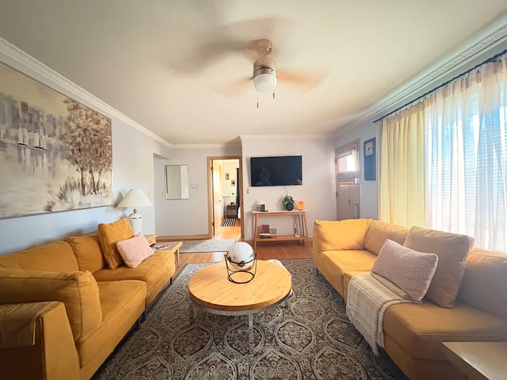 Mcm 2br Walkable Amfam - Milwaukee, WI