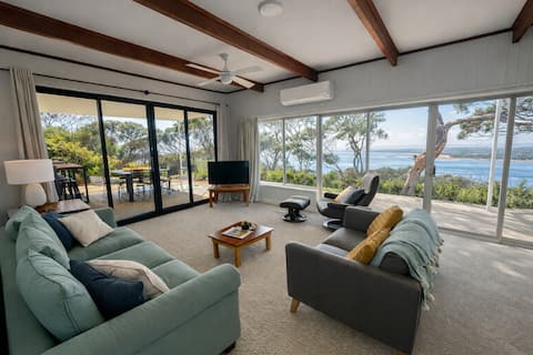 Stunning Kangaroo Island beach house 180° sea view