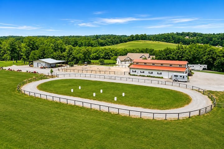 Sweetwater Farm Stay
 "1 Mile to Lost Sea"