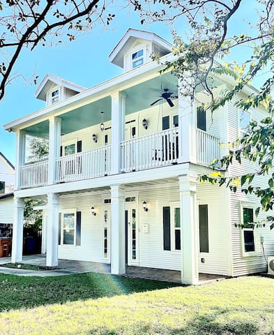 Downtown Gem Good for Big Group Close to ACL