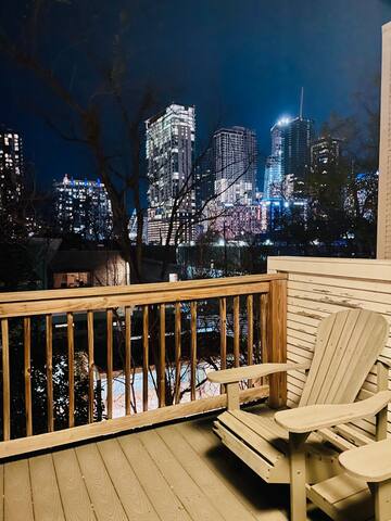 Downtown Gem Good for Big Group Close to ACL gallery image 2