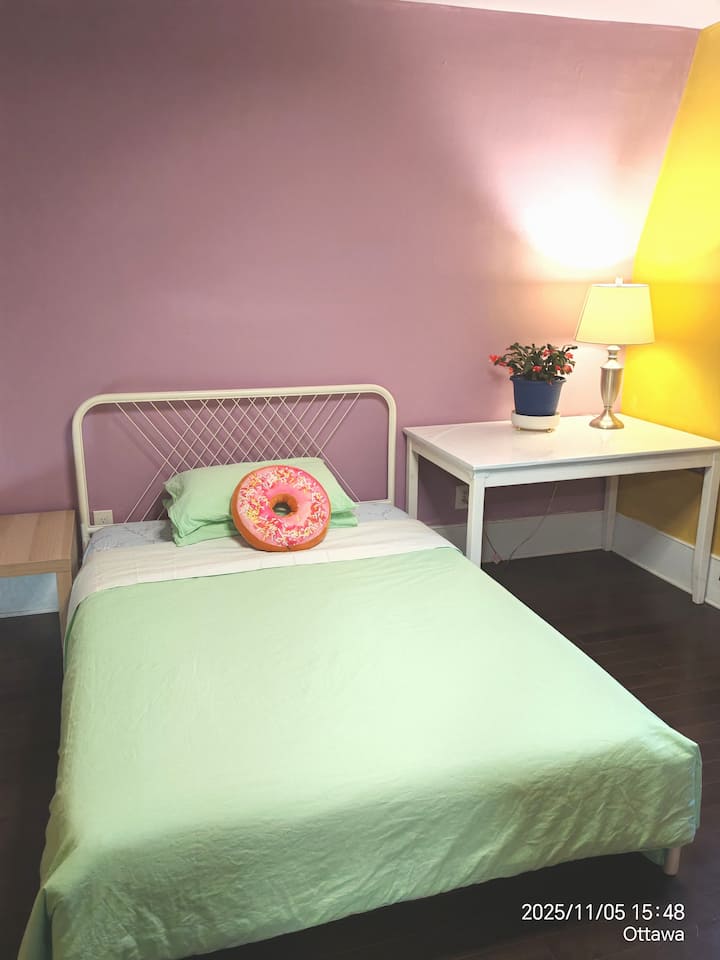 وردي من خلال الغرفة