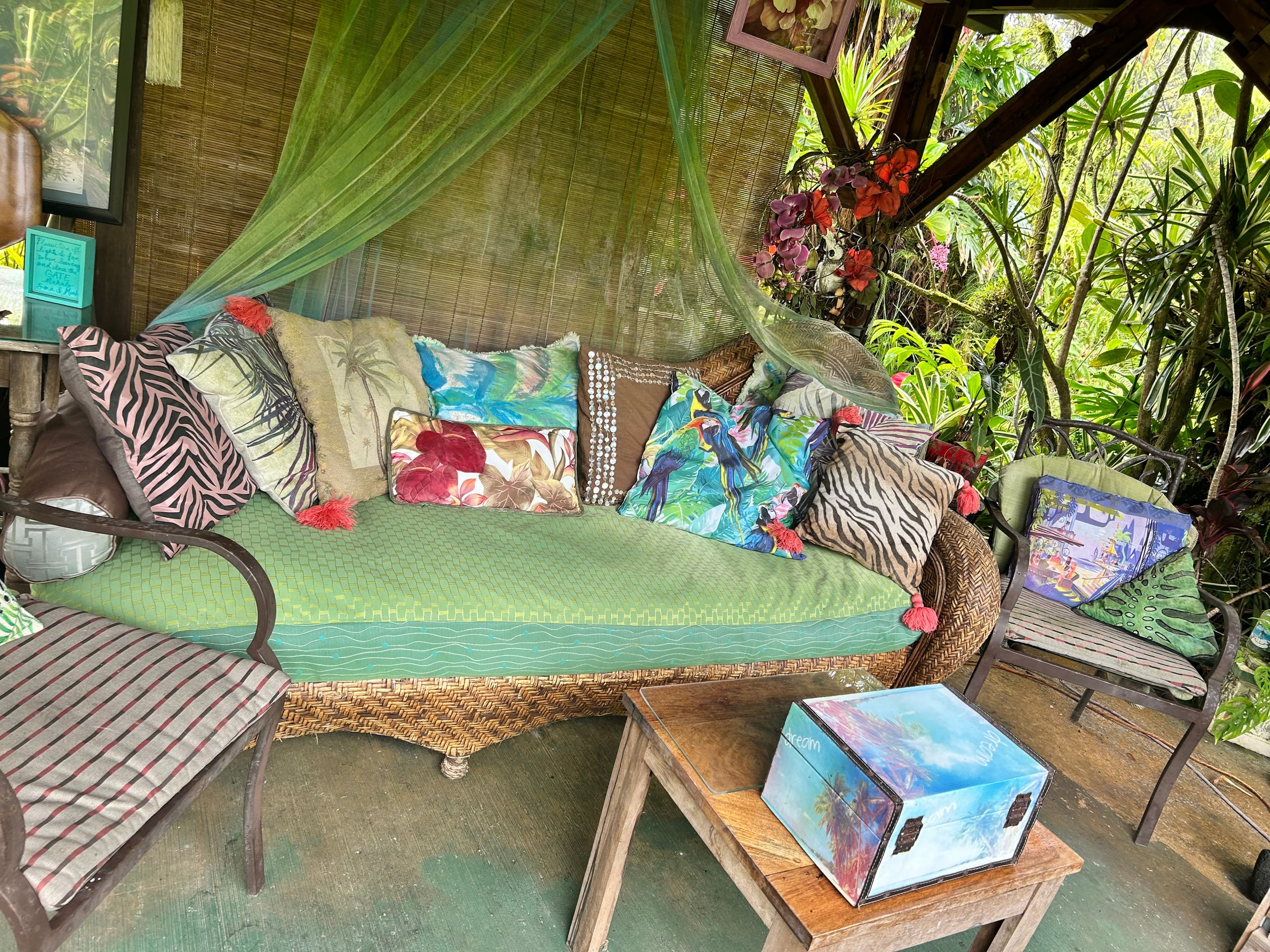 TROPICAL GARDEN OASIS - Photo 12