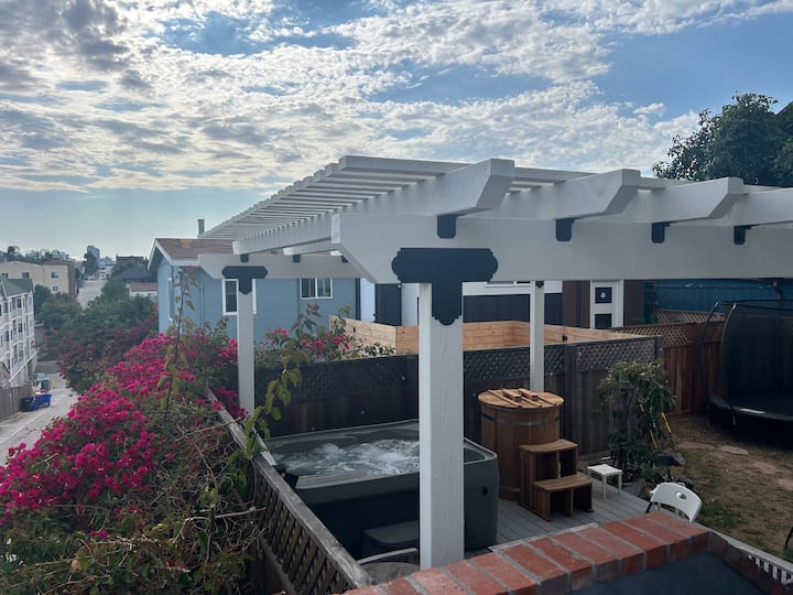 5 Min From Zoo & Beach!  New Hot Tub! Sleeps 6! - San Diego, CA