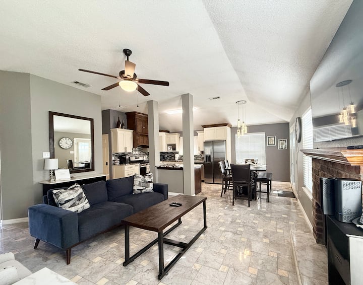 Cozy 3-bedroom Full Residential Home In Garland - Garland
