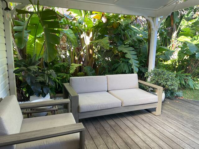 Luxury beach cottage walking distance to the beach gallery image 4