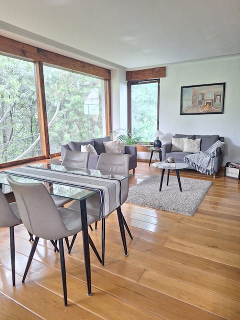 Popular Airbnb listing: City getaway! Fireplace and forest view. in Naucalpan De Juárez