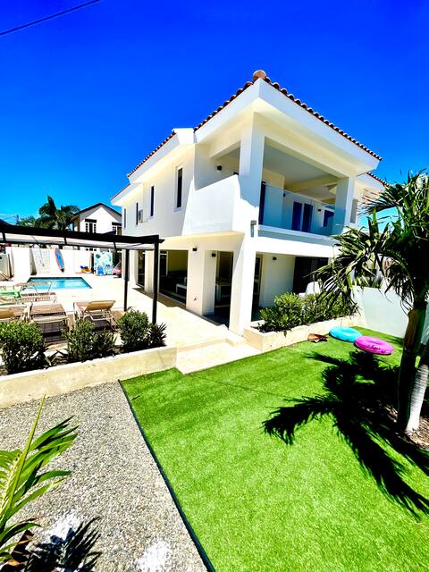 Villa only5 minutes from the beach, pool, bbq, bar