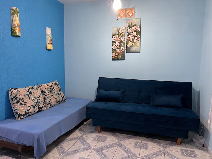 Дневна соба со двоен кауч, тавански вентилатор 