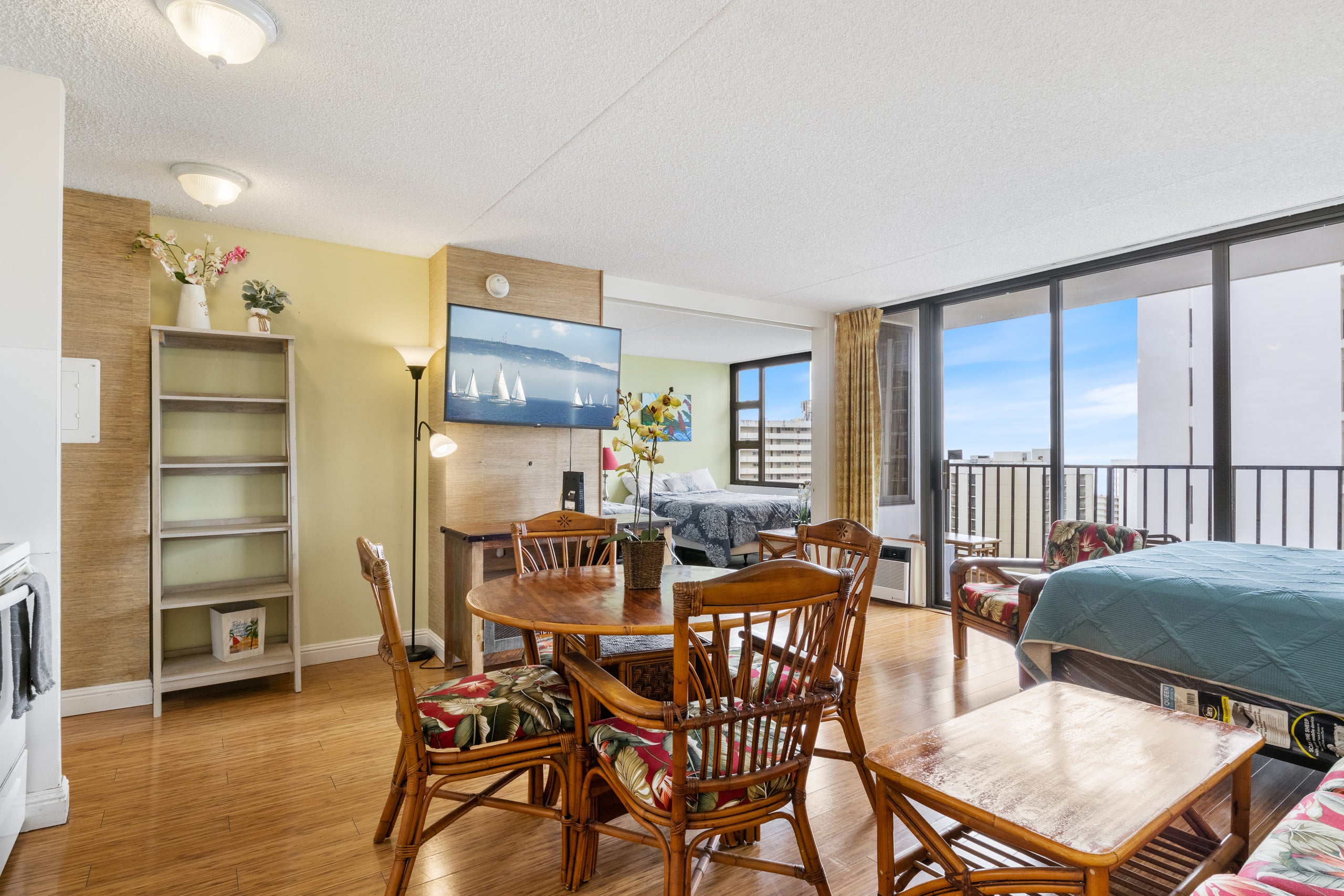 Condo in Honolulu · ★4.62 · 1 bedroom · 3 beds · 1 private bath - Image 23