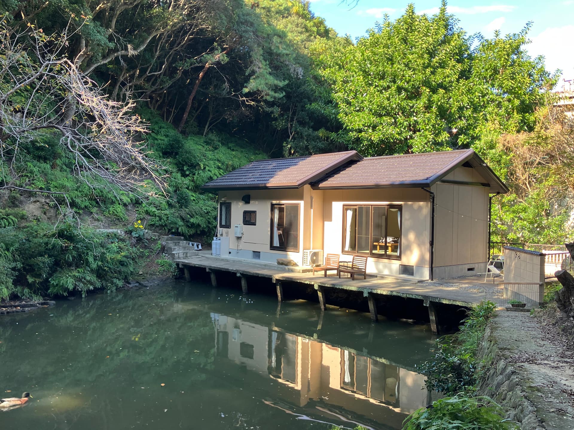 An inn with ducks, a fully private space where you can enjoy nature.BBQ terrace!Shirahama is a 15-minute walk Adventure 10 minutes by car