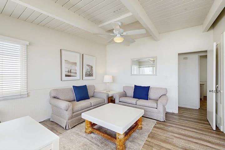 Sweeping 2br Oceanfront | Balcony - 紐波特比奇