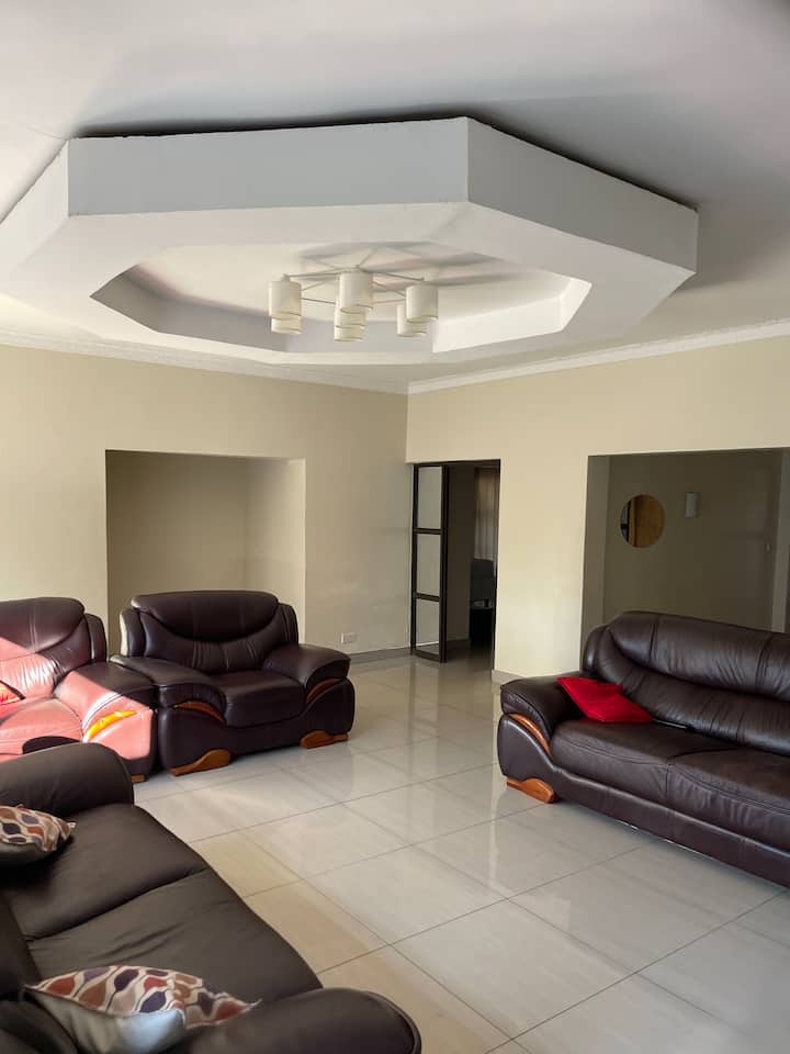 Cheerful 4 Bedroom Villa With Pool
Waxberry House 1 - Harare