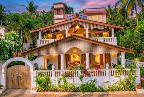 4BHK Villa+BayView+Pvt Pool+Breakfast@Reis Magos