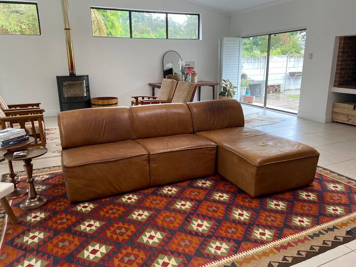 Spacious Family Home. Massive Garden, Very Secure. - George