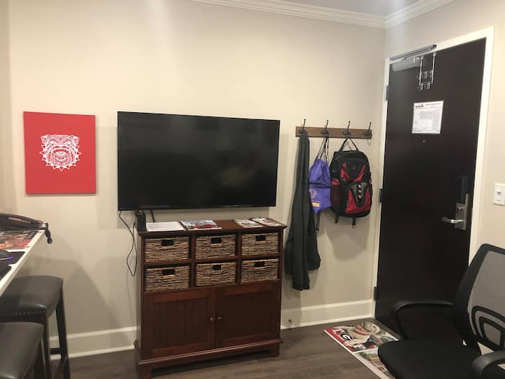 The Dawg House, Condohotel, 1 Br, Gameday Place 2b - Athens, GA