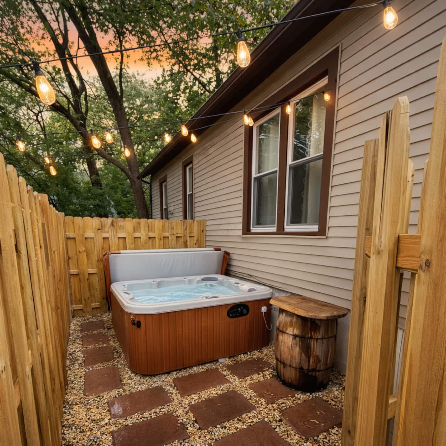 Crystal Lake, IL Lodges at the Best Price | cozycozy