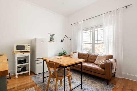 Top performing Airbnb: Relaxing Studio on the Park in Chosewood Park