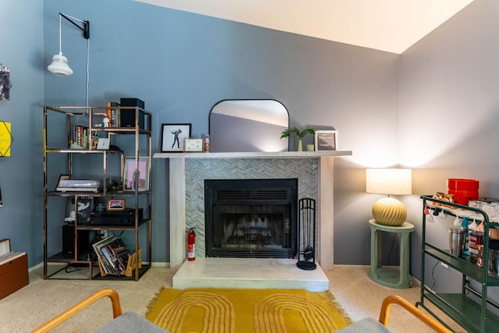 Big House Walkable Retreat - Ann Arbor, MI