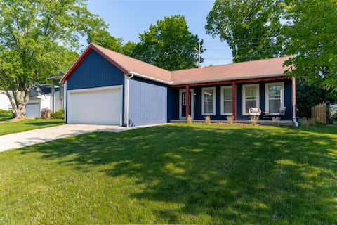 Big House Walkable Retreat