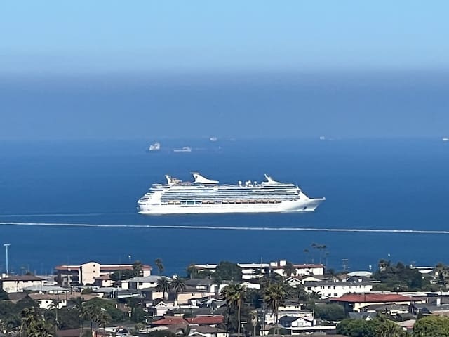 The Zen House with Panoramic Harbor and City Views