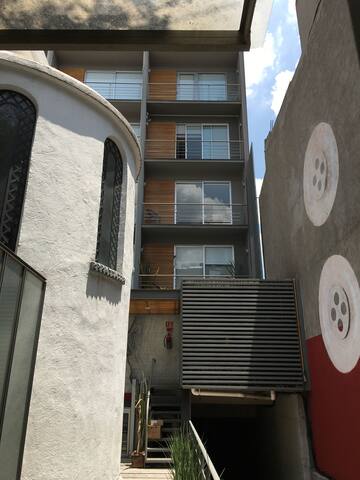 Fabulous Condo in historic Roma +Housekeeper+100mb gallery image 5