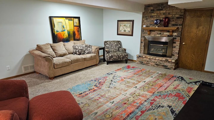 Conveniently Located 3 Bedroom Basement Apartment - Plymouth, MN