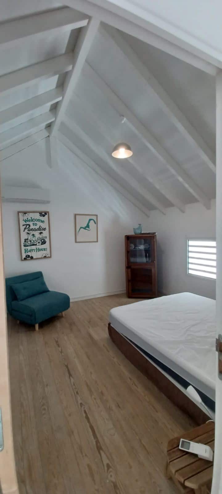 upstairs bedroom with bathroom shower WC  