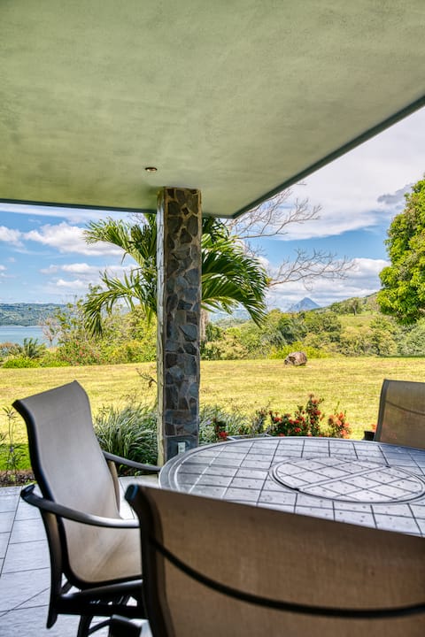 Stunning Lake Arenal & Volcano Views , King Suite