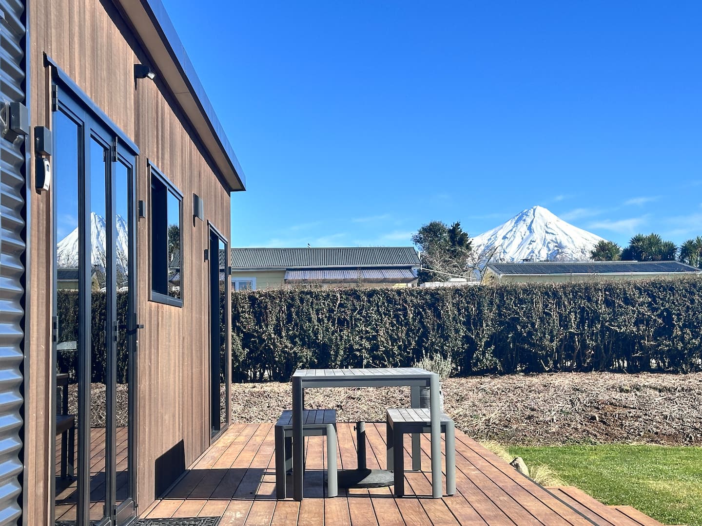 Peaceful On Pembroke - Iconic Mt Taranaki Views 1