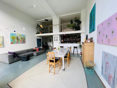 Top Airbnb: Central Südstadt loft incl. parking space in Köln
