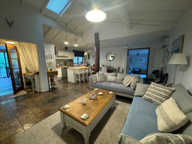 Peaceful secluded large home in bush setting