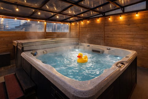 New executive home amazing hot tub and games area!