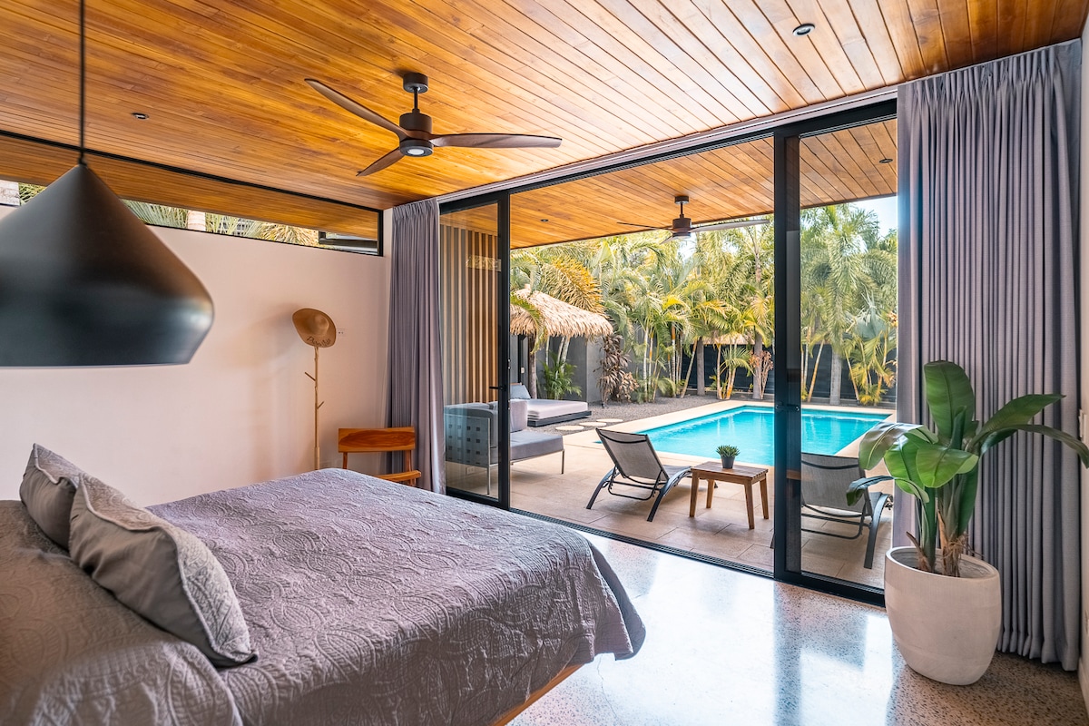 Luxury Villa~Private Pool ~3BDR~Walk to beach — 3 bedroom vacation rental in 