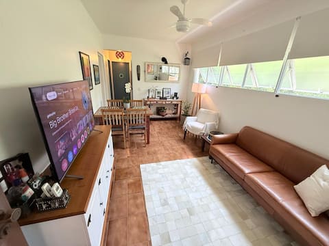 Top Airbnb: Air-conditioned apartment on the beach block of Enseada in Bertioga