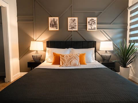 Stylish 1 bed Townhouse - Central FSJ w/ AC