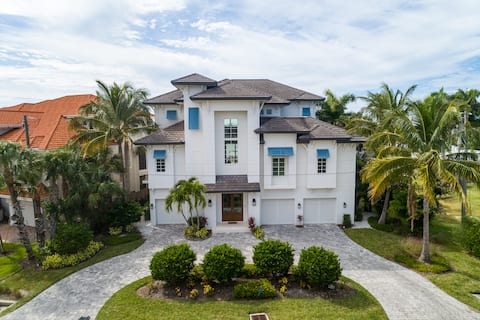 Bayfront Luxury Estate | Pool, Spa & Walk to Beach