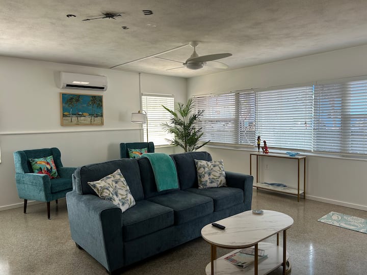 Siesta Key Quaint Beach House - Siesta Key, FL