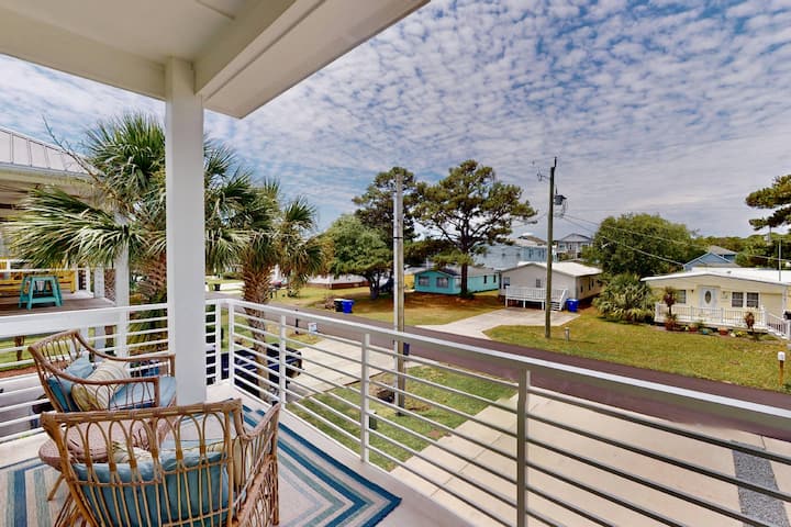 10% Off Aug+sept | Chic Duplex Near Beach, Dogs Ok - Carolina Beach, NC