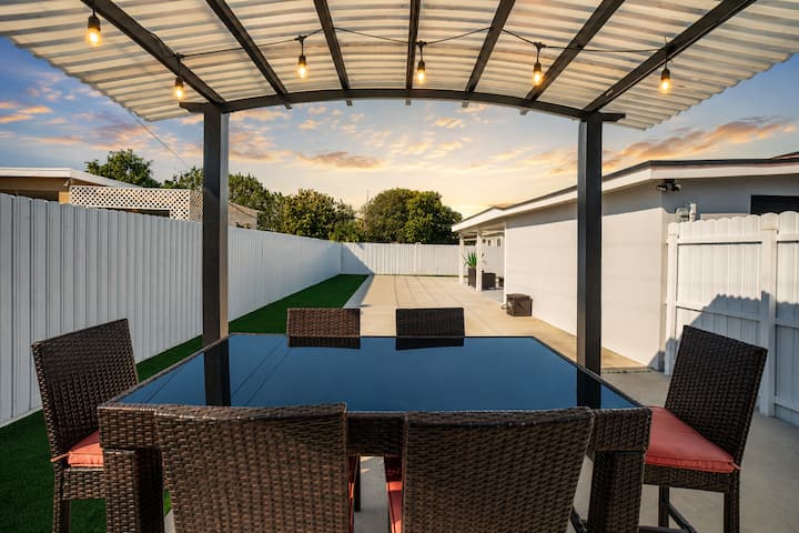 Modern Retreat Near South Beach & Mia | Bbq - Doral, FL