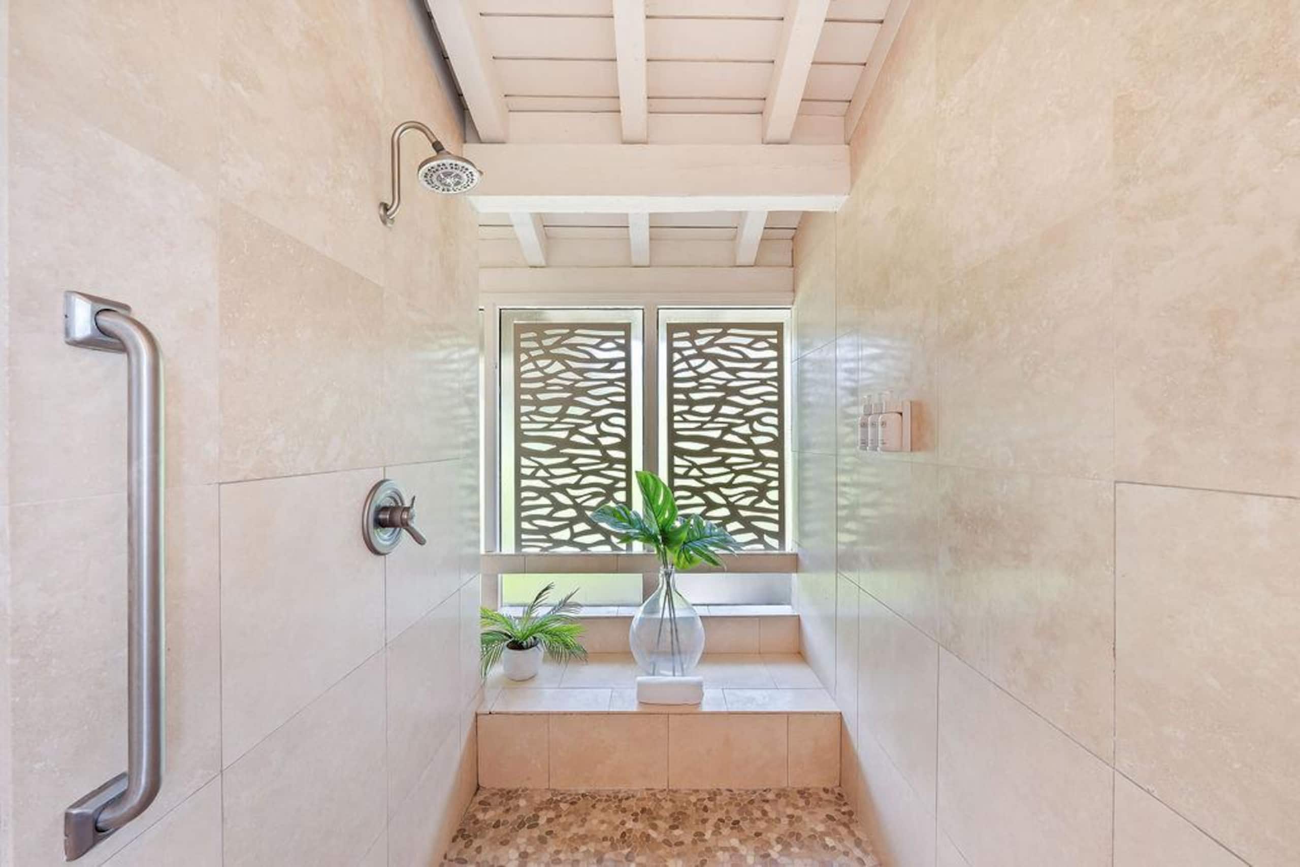 Villa in Lahaina · ★4.86 · 1 bedroom · 2 beds · 1.5 baths - Image 39