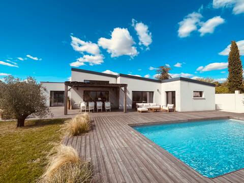 Warm house with pool 10 minutes from Angouleme