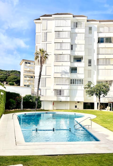Popular Airbnb listing: La Mer Bleue apt., a dream place in Fenals Beach in Lloret De Mar
