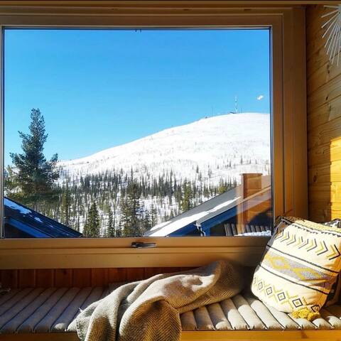 Cozy cottage in Dundrets cabin village. Ski in, ski out!