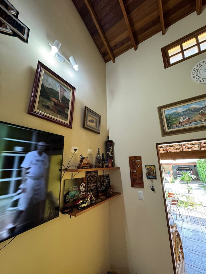 Casa Com Quatro Quartos, Cinema, Sala De Tv, áRea De Jogos, Espaço Gourmet, Piscina, Lavanderia Completa, Estacionamento E Perto De Tudo Em Iguape. - Ilha Comprida