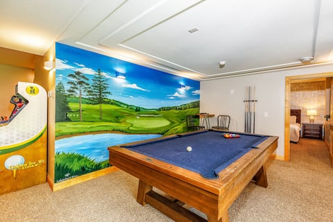 Spacious-Hot Tub-Pool Table-6 Bedroom-6 Bathroom