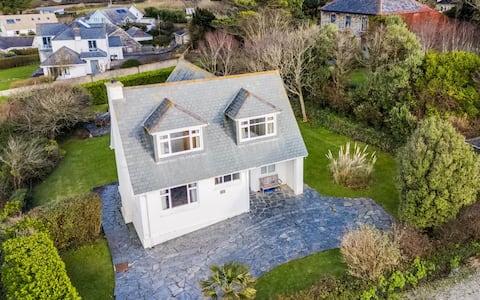 Top performing Airbnb: Beautiful Coastal Home-Trevone -Walk to the Beach in Padstow