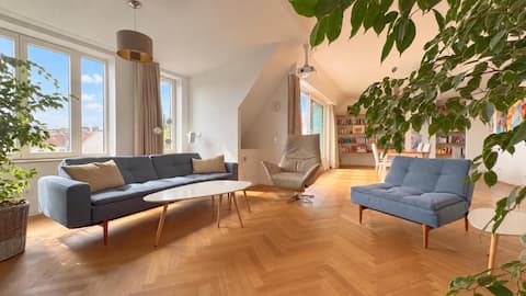 Successful Airbnb property: Huge luxury penthouse loft with 360° roof terrace in Friedrichshain