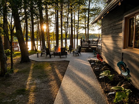Lakefront Getaway | Fire pit, Kayaks & Paddleboat