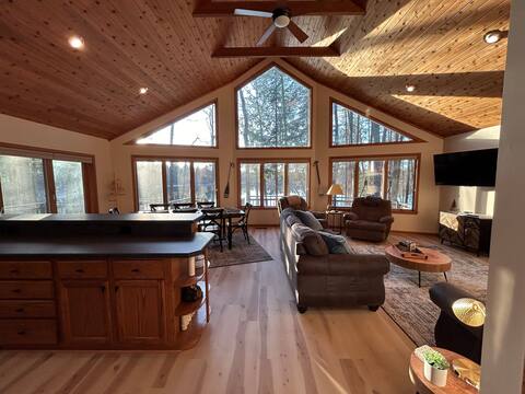 *Lake Haus* on smaller and relaxing private lake.